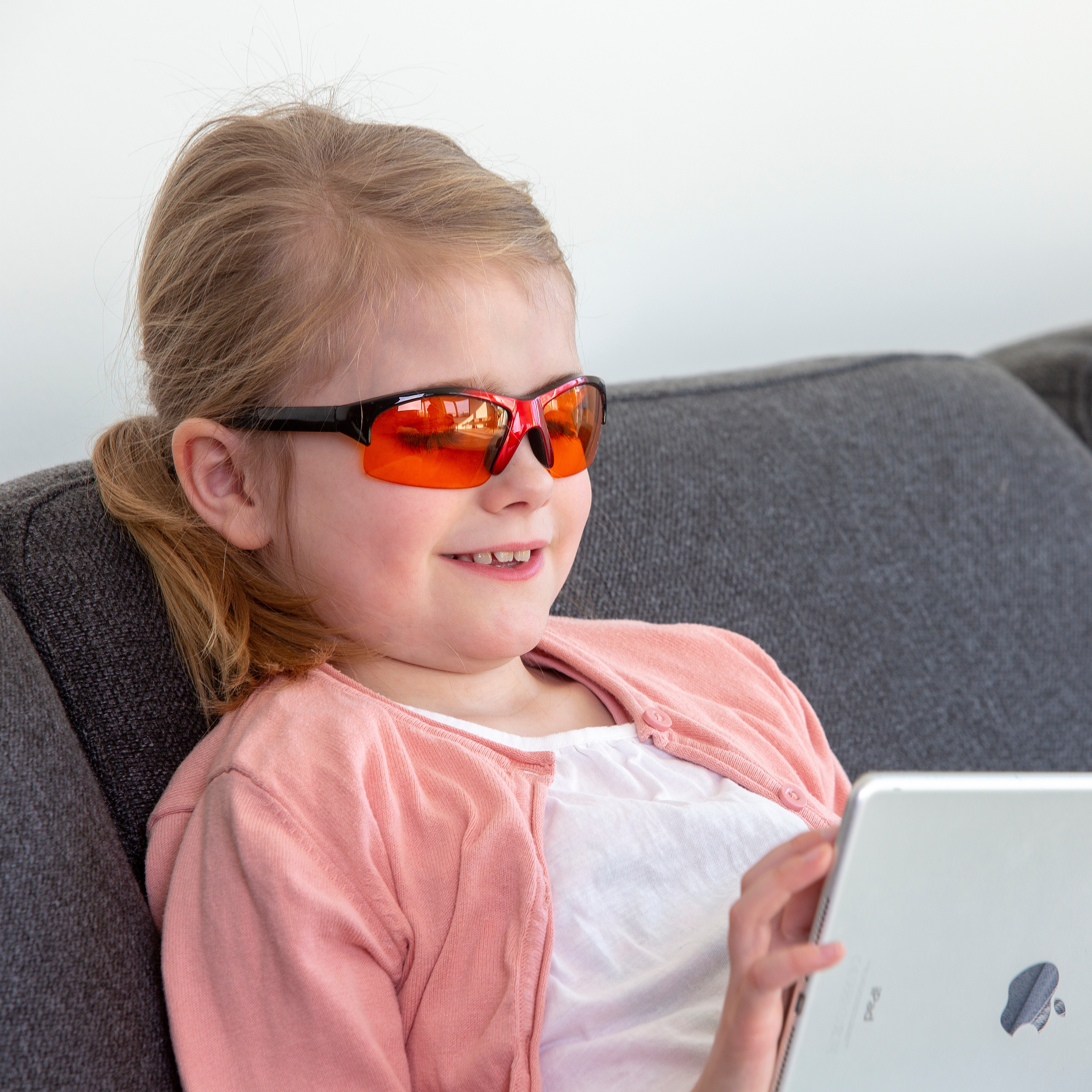 MelaMedic® COPENHAGEN III – medical blue light blocking glasses for children (6-11 years) for healthy sleep and a peaceful evening