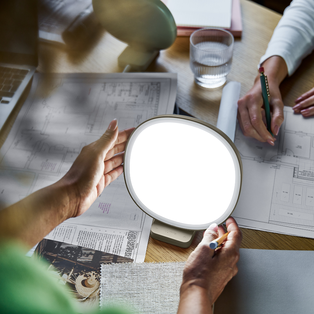 Dash – daylight quality for your workspace: 10,000 lux, CRI 95+ and ultra-natural broad spectrum lighting