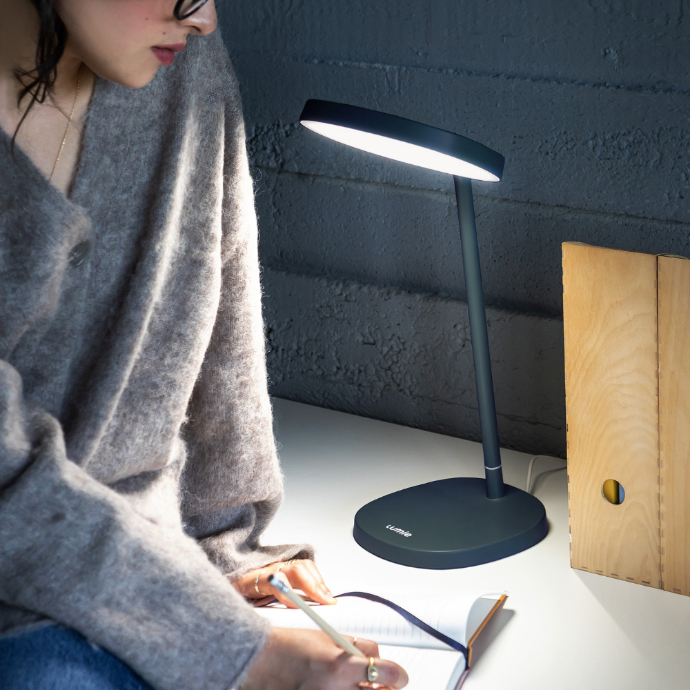 Task – 10,000 lux therapy lamp with CRI 95+ daylight spectrum, adjustable angle and ergonomic design