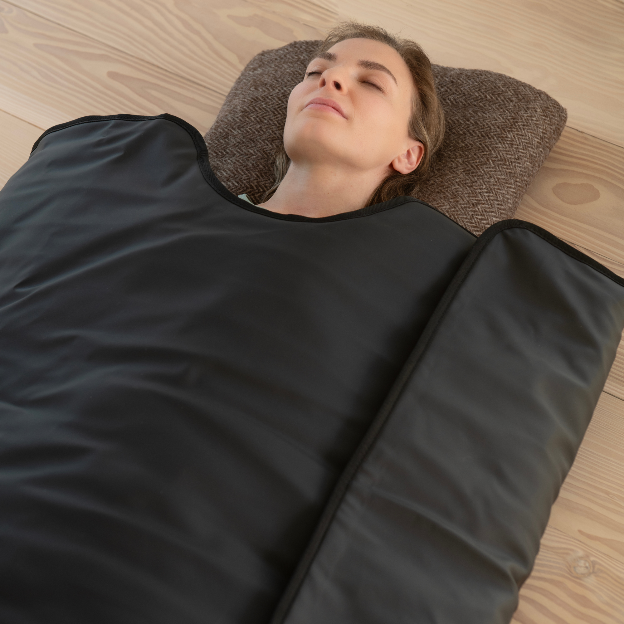 Nordic Therm® Deluxe infraraudonųjų spindulių kūno sauna su 3 zonomis ir 144 energijos akmenimis
