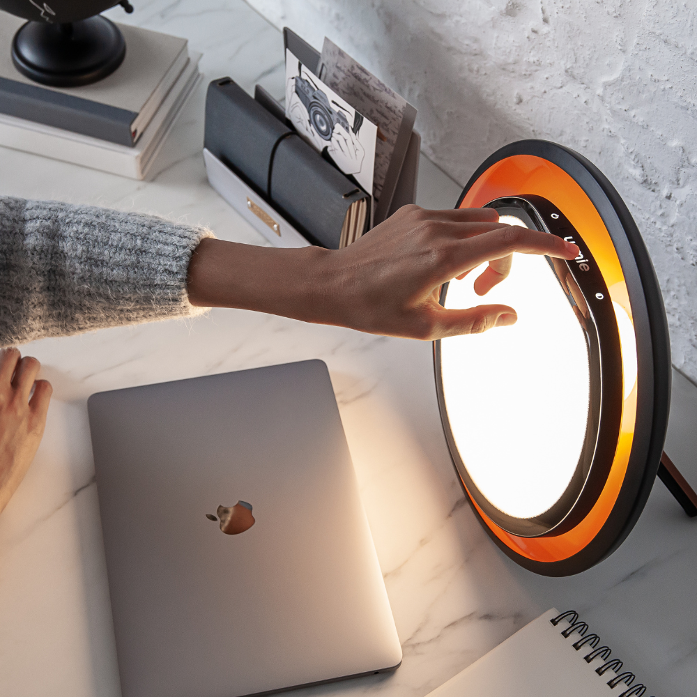 Halo – a multifunctional 10,000 lux light therapy lamp with Day and Evening modes