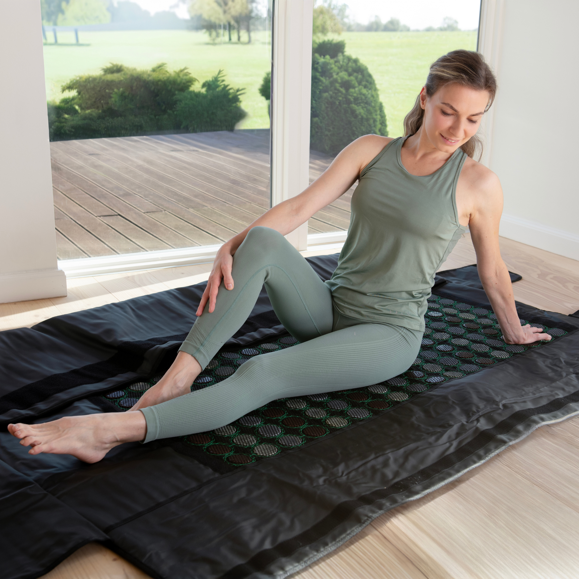 Nordic Therm® Deluxe infraraudonųjų spindulių kūno sauna su 3 zonomis ir 144 energijos akmenimis