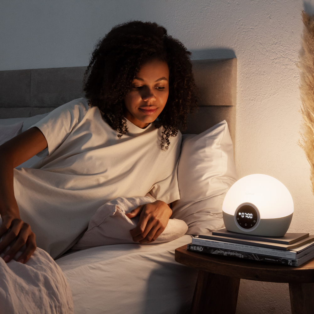 Bodyclock Spark 100 – light alarm clock with 30 min. sunrise, dimming screen and sound signal