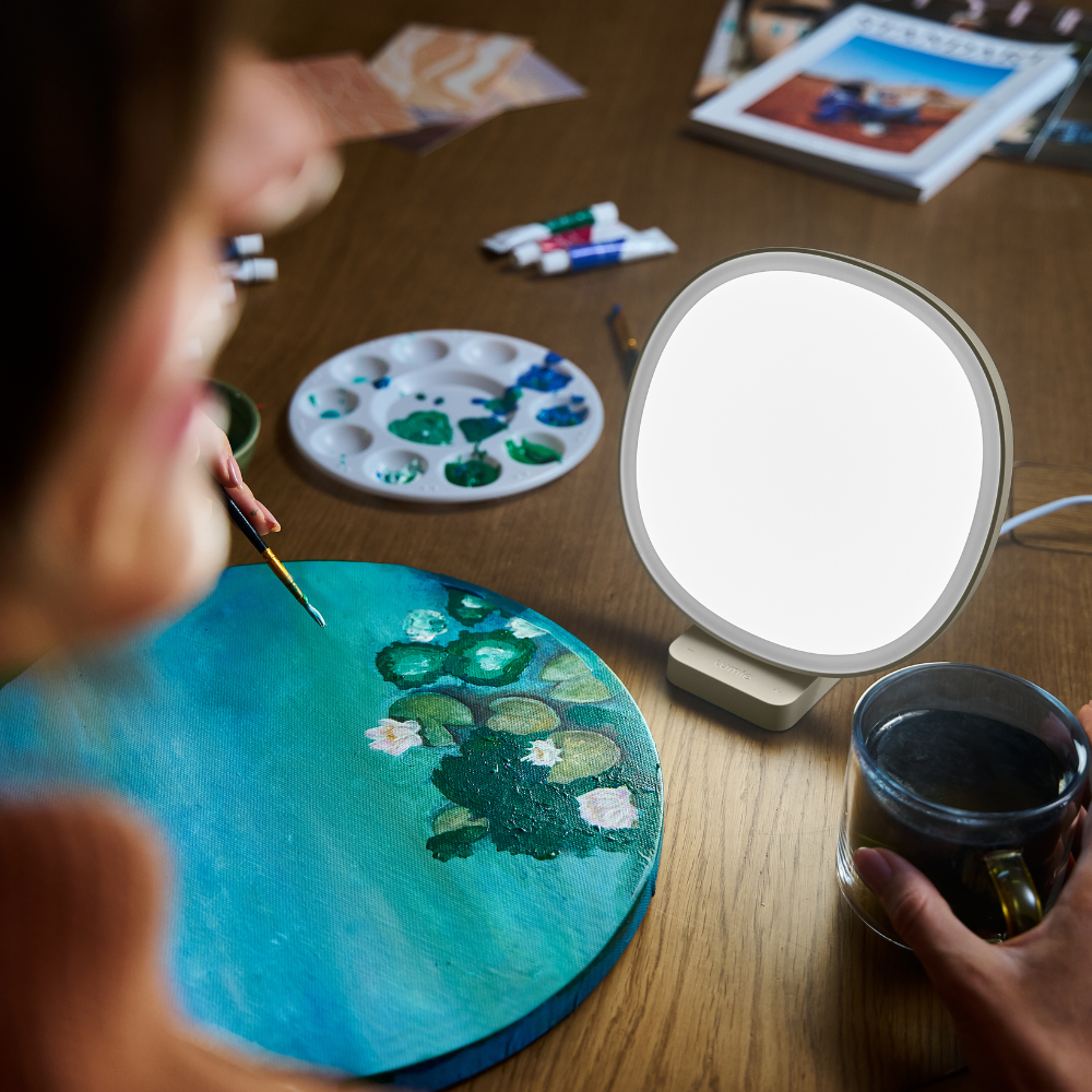 Dash – daylight quality for your workspace: 10,000 lux, CRI 95+ and ultra-natural broad spectrum lighting