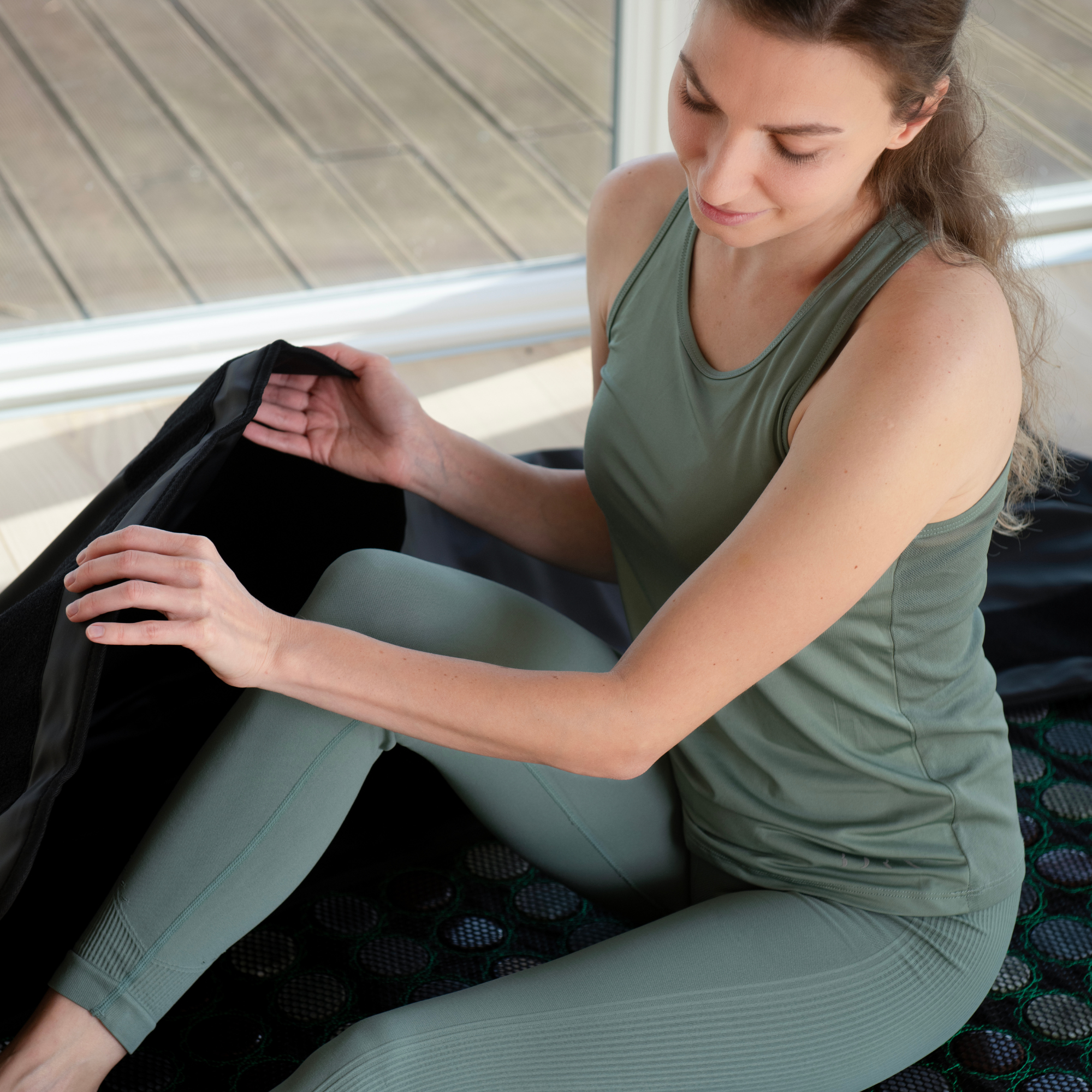 Nordic Therm® Deluxe infraraudonųjų spindulių kūno sauna su 3 zonomis ir 144 energijos akmenimis