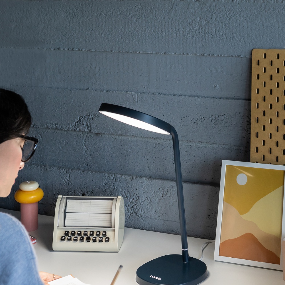 Task – 10,000 lux therapy lamp with CRI 95+ daylight spectrum, adjustable angle and ergonomic design